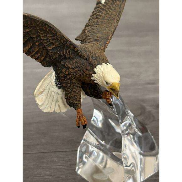 Vtg Franklin Mint Alaskan Frontier Wildlife Sculpture “ Bald Eagle “ - Picture 2 of 4